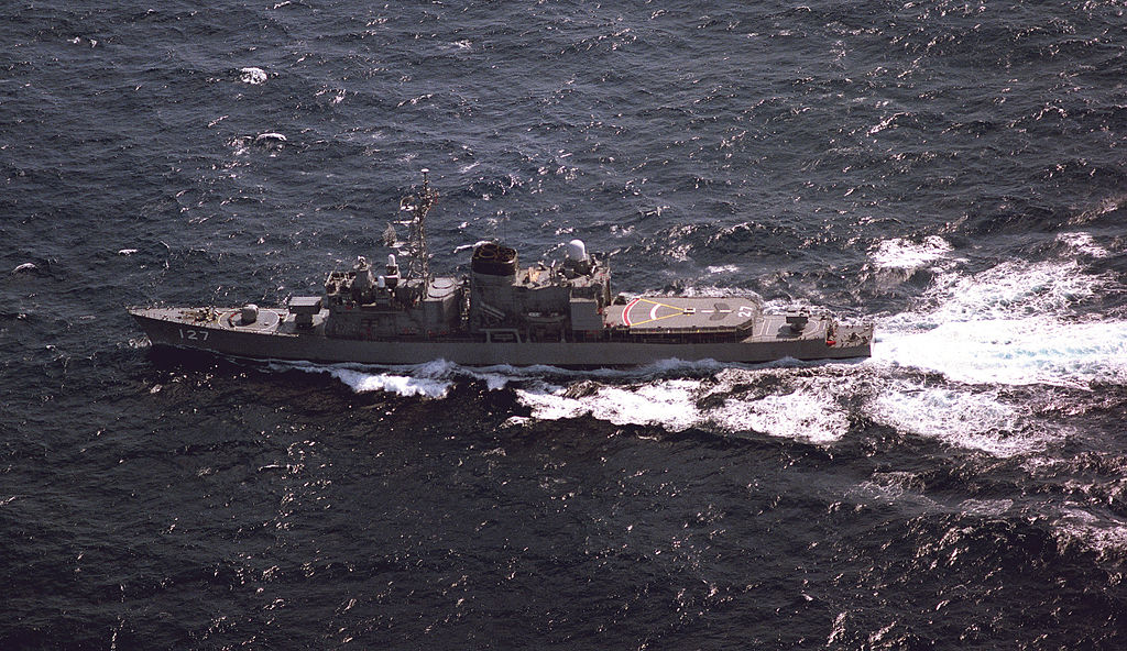 Hatsuyuki-Class_Japanese_Destroyer_(A).jpg