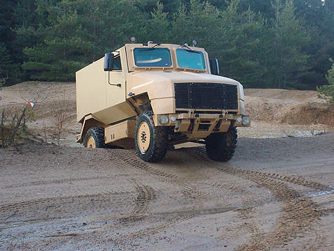 SPV-400_high_mobility_vehicle(B).jpg