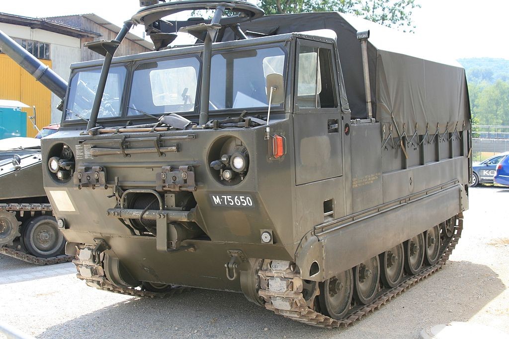 M548_American_Tracked_(A).jpg