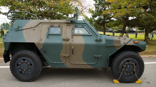 Komatsu_Japanese_Light_Armored_Vehicle_(LAV)_(C).jpg