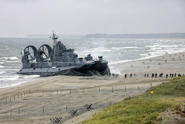 Zubr-class_LCAC(B).jpg