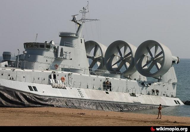 Zubr-class_LCAC(D).jpg