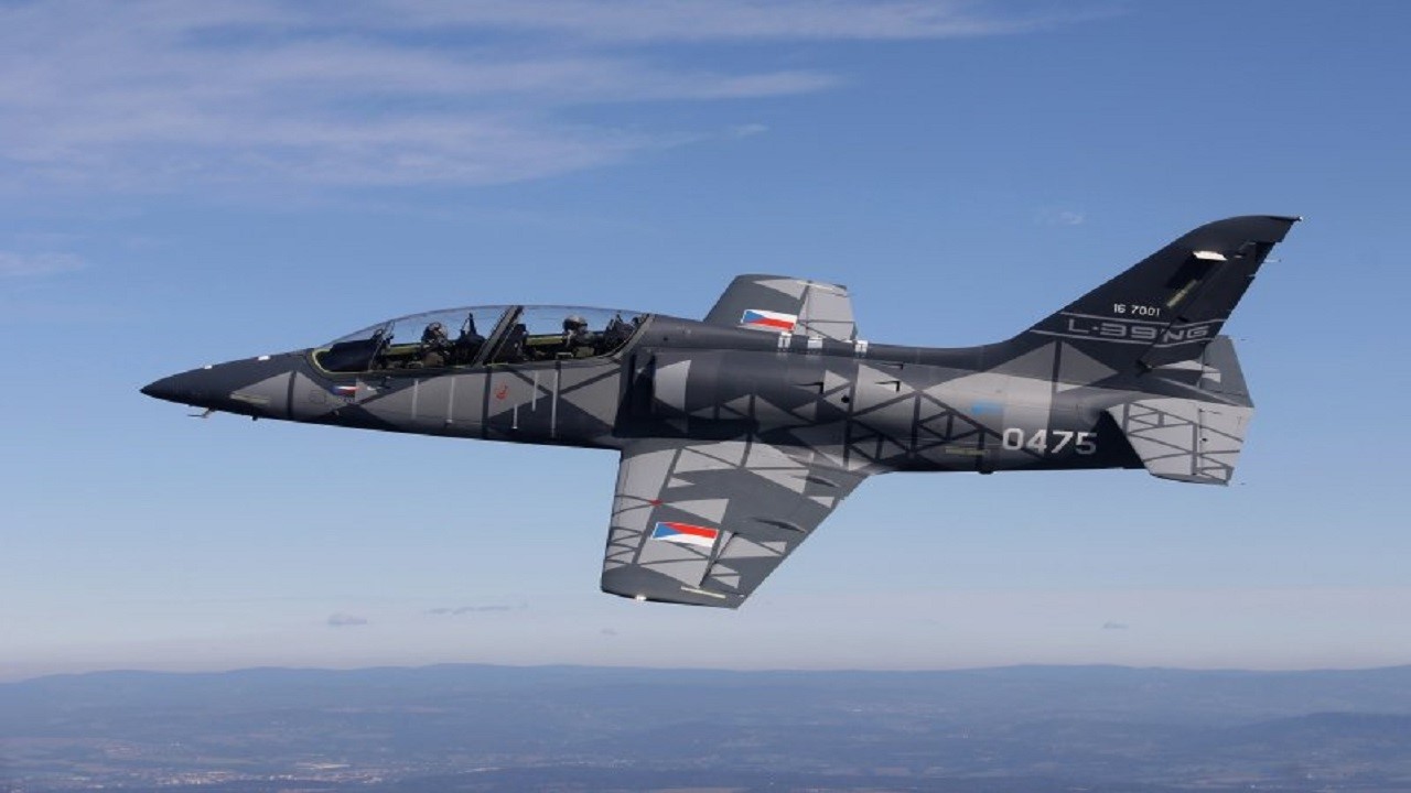 L-39_Albatros_Czechoslovakian_(CC).jpg