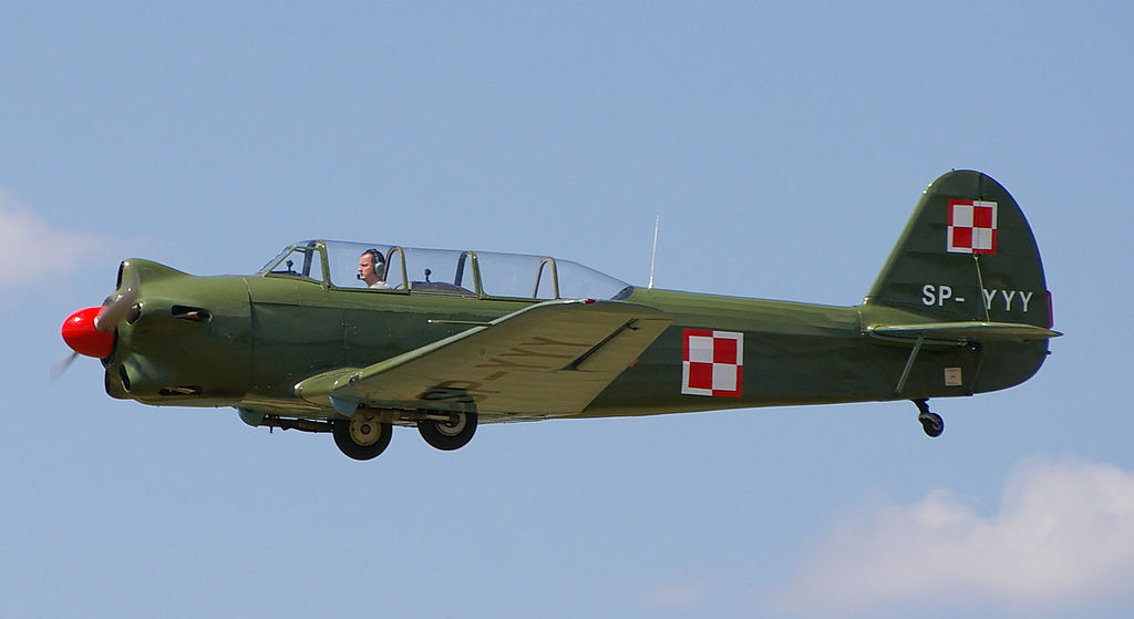 Yakovlev_Yak-18(A).jpg