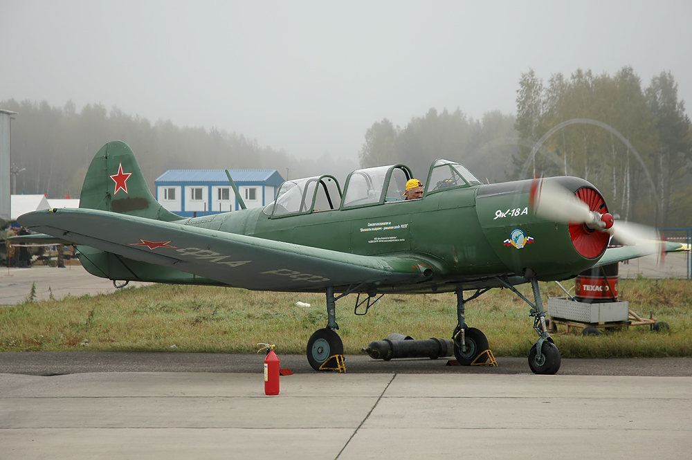 Yakovlev_Yak-18(B).jpg