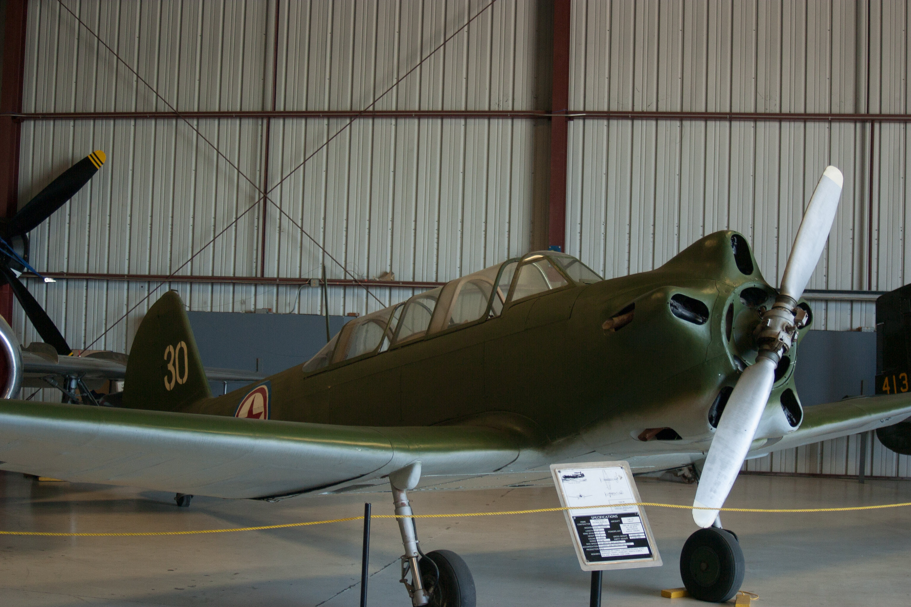 Yakovlev_Yak-18(C).jpg