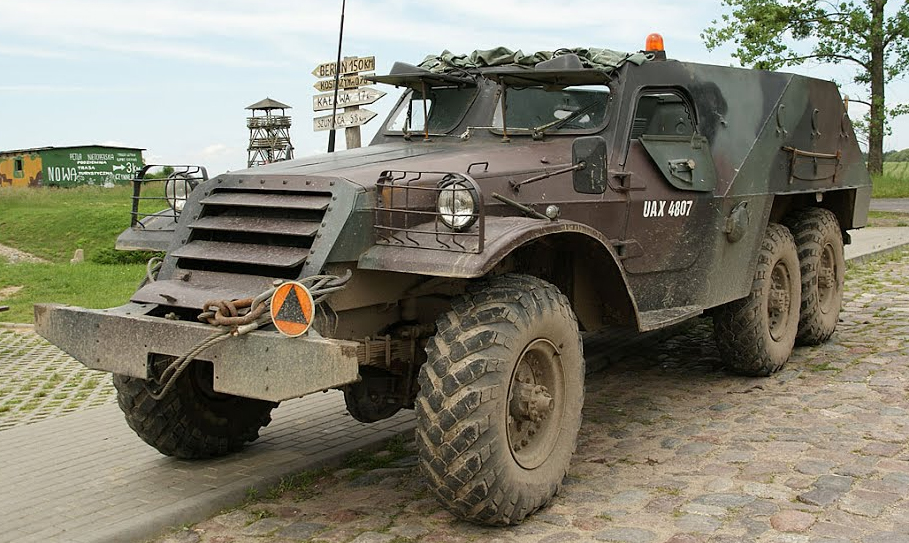 BTR-152_(B).jpg