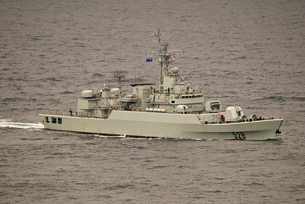 Type_053H3_Class_(Jiangwei_II_Class)_(CC).jpg