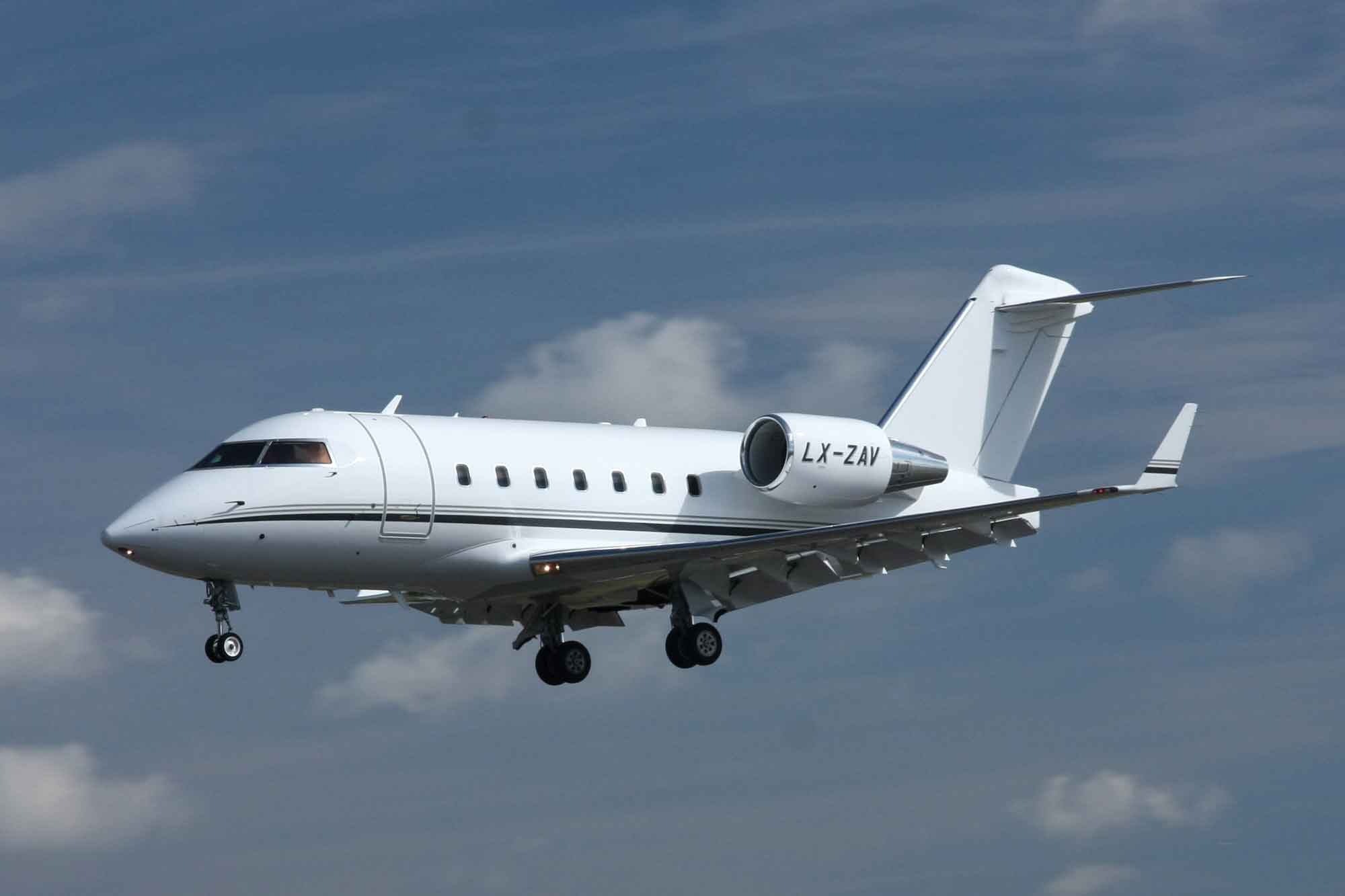 Challenger_604_(CL-604)(B).jpg