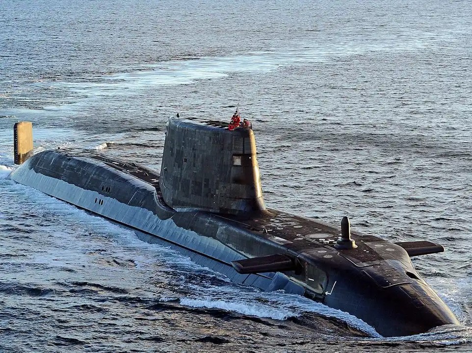 Astute_Class_British_Sub_(A).jpg