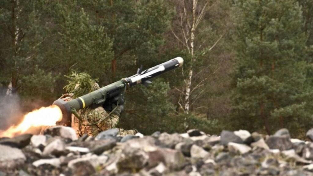 A U.S. Army soldier fires a Javelin missile during a live-fire exercise at the Grafenwoehr Training Area, Germany. Photo: U.S. Army