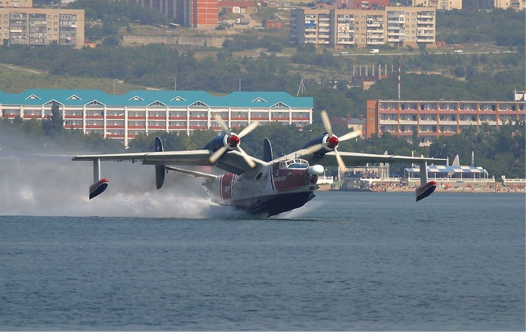 Be-12_Chayka_(CC).jpg