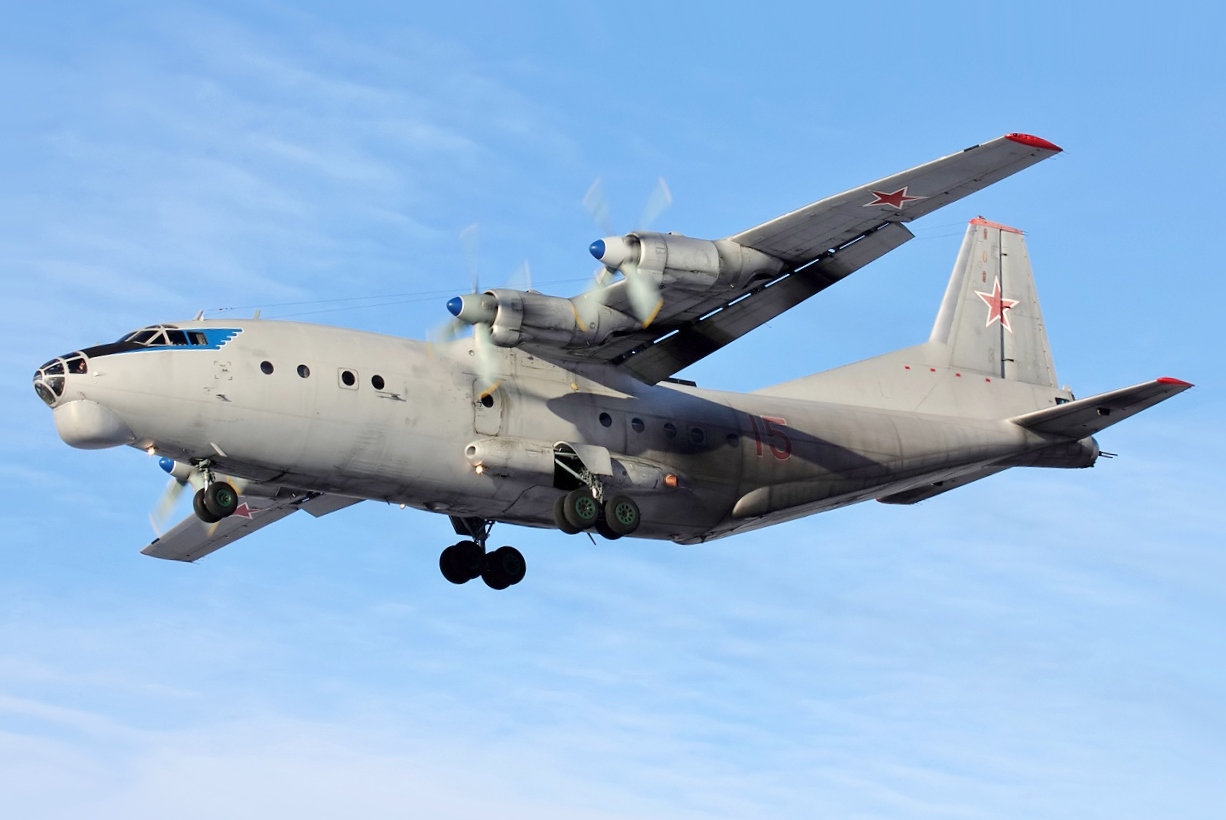 An-12_(Cub)_Russian_Transport_Aircraft_(B).jpg