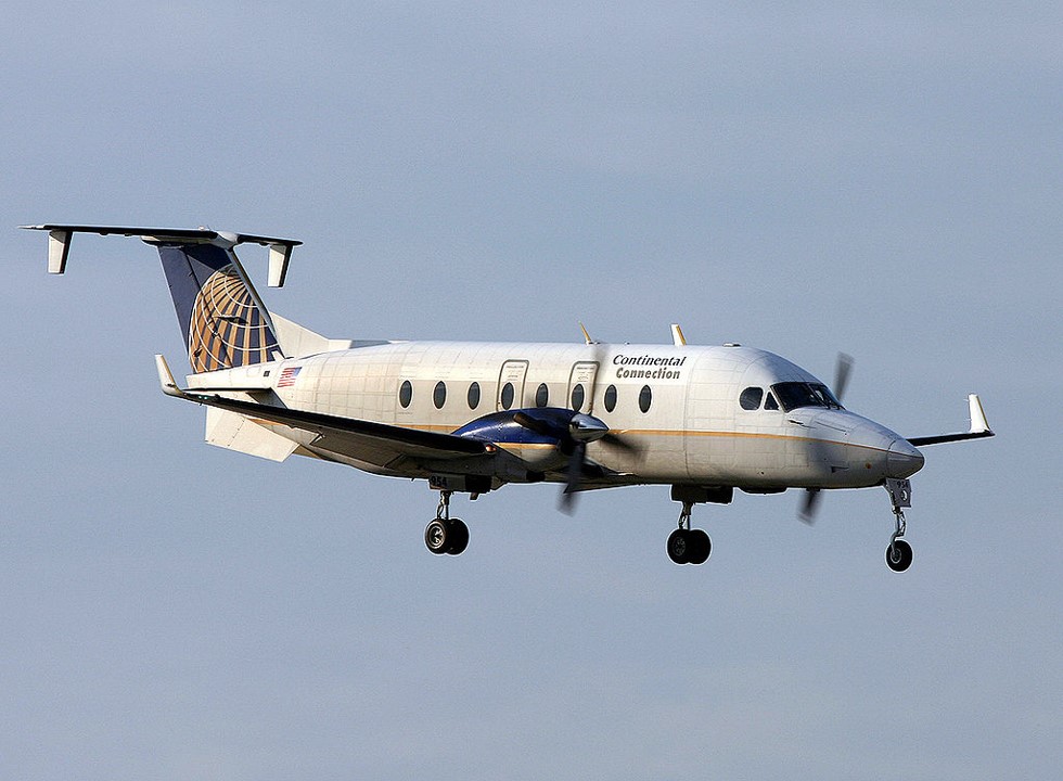 Beechcraft_1900D_(B).jpg