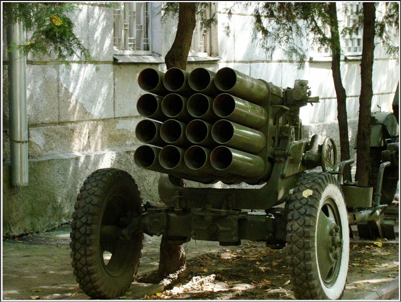 16-tube_multiple_launch_rocket_BM-14.jpg