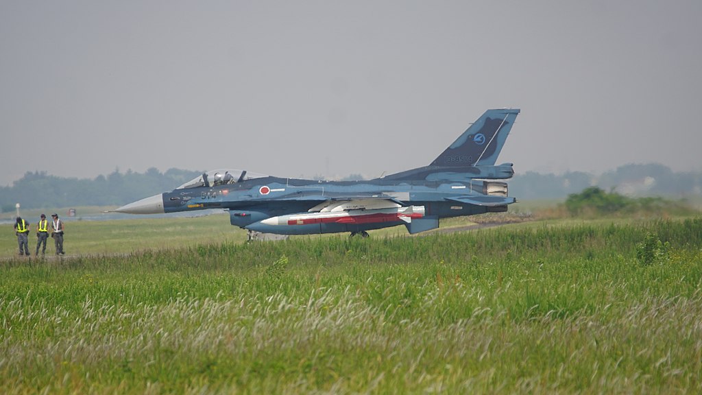 Mitsubishi_F-2_Japanese_Strike_Fighter_Aircraft_(C).jpg