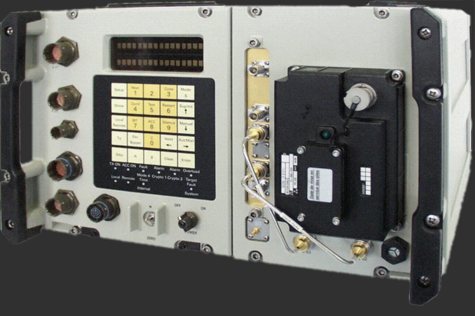 Figure 1: MSSR 2000 I interrogator including a combiner unit with a crypto computer