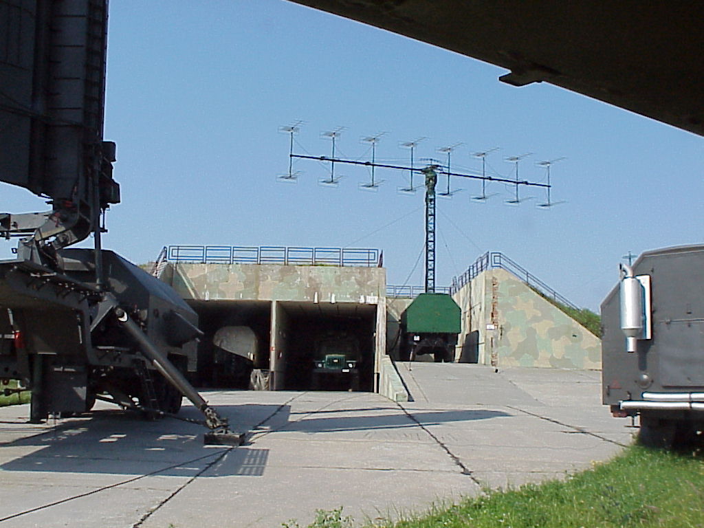 P-18SpoonRestD(B).jpg
