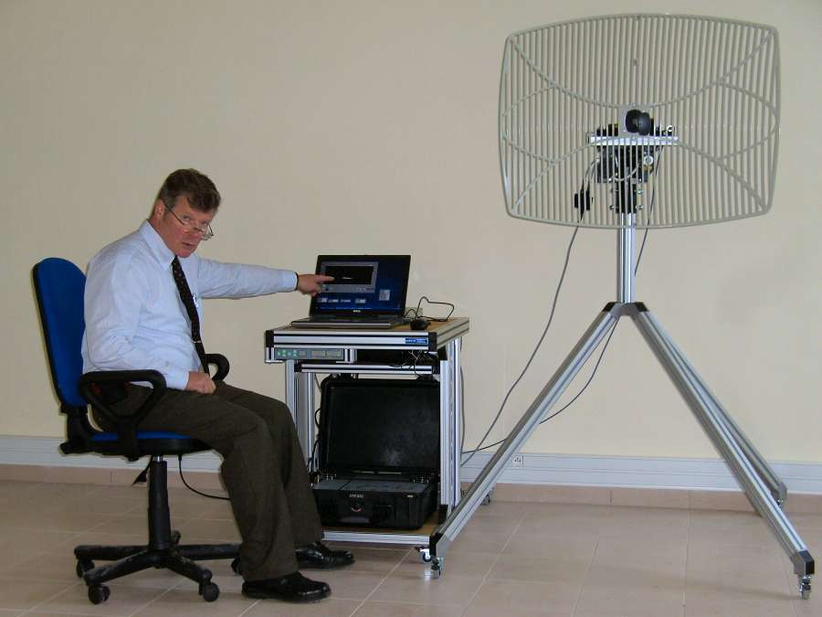 Figure 2: The target of the photographer is visible on the B-scope