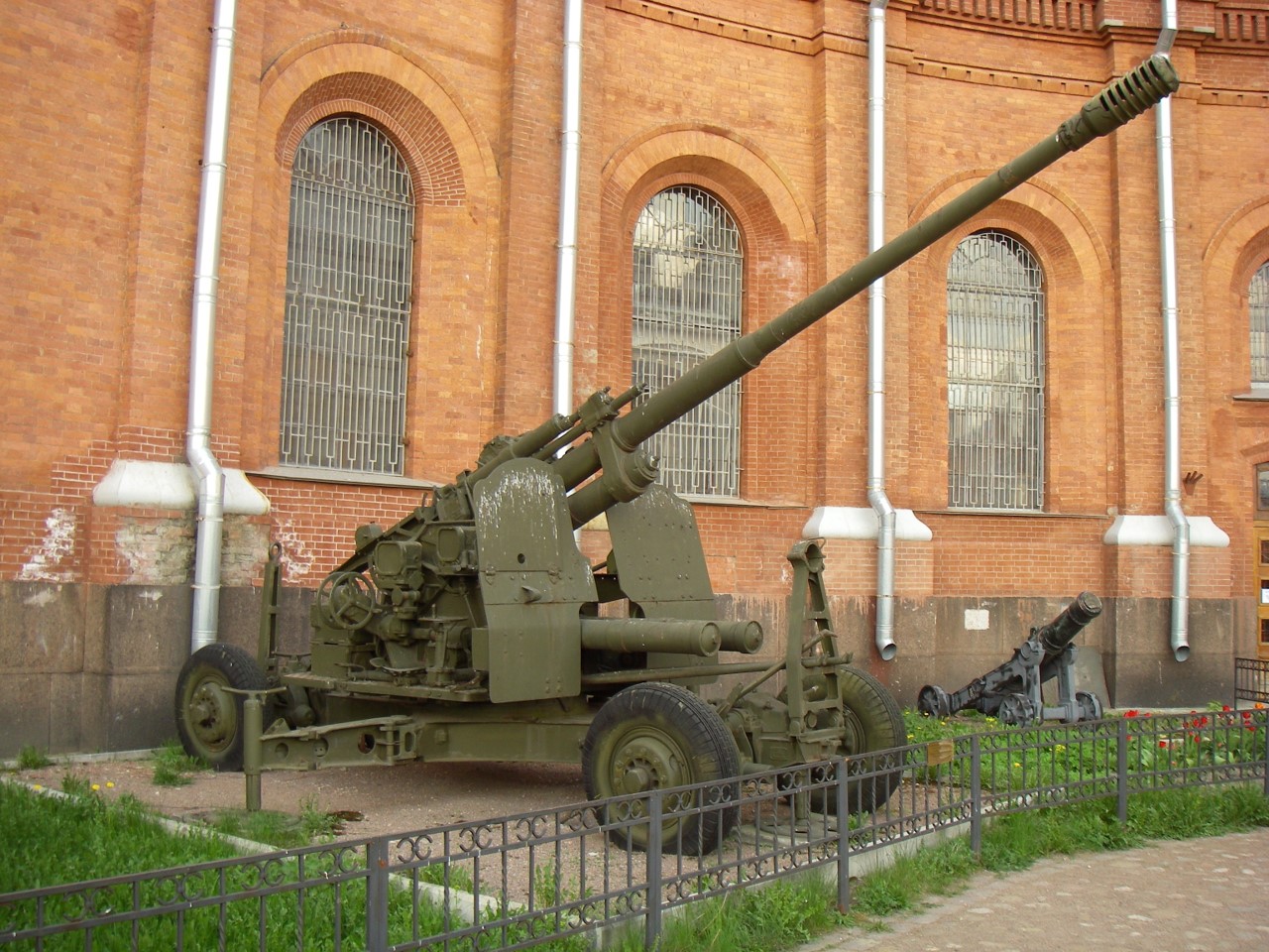 KS19_Russian_Gun_(AA).jpg