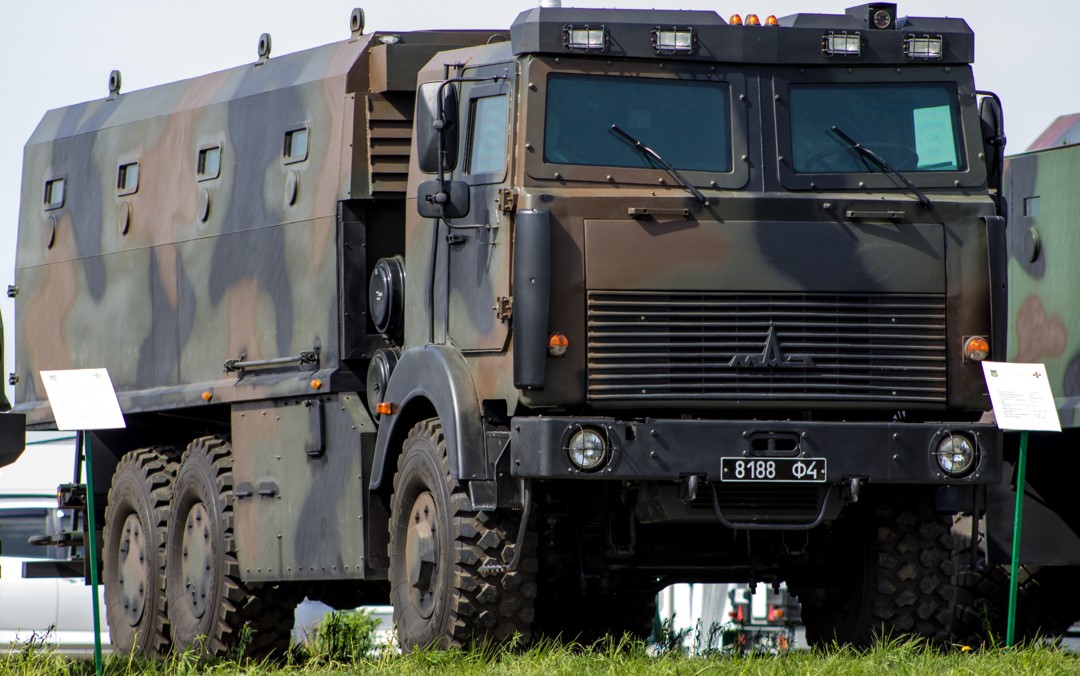 MAZ6317_Belarusian_Truck_(B).jpg