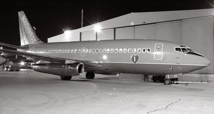 Boeing737-200(C).jpg