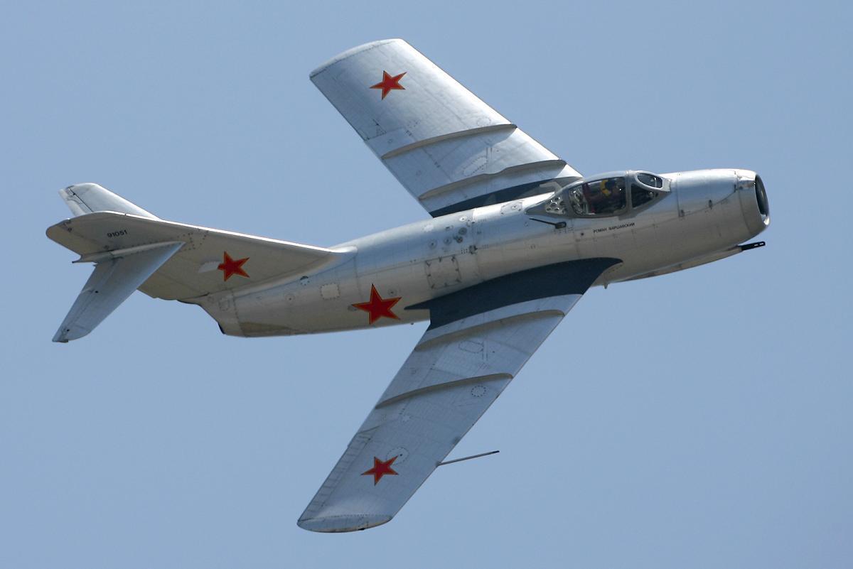 Mikoyan-Gurevich_MiG-15(C).jpg