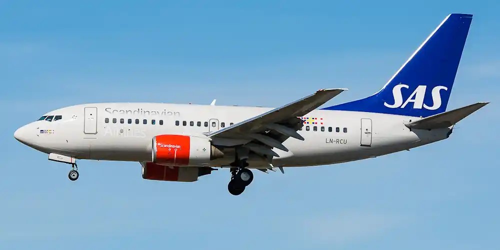 Boeing-737-600_(DD).jpg