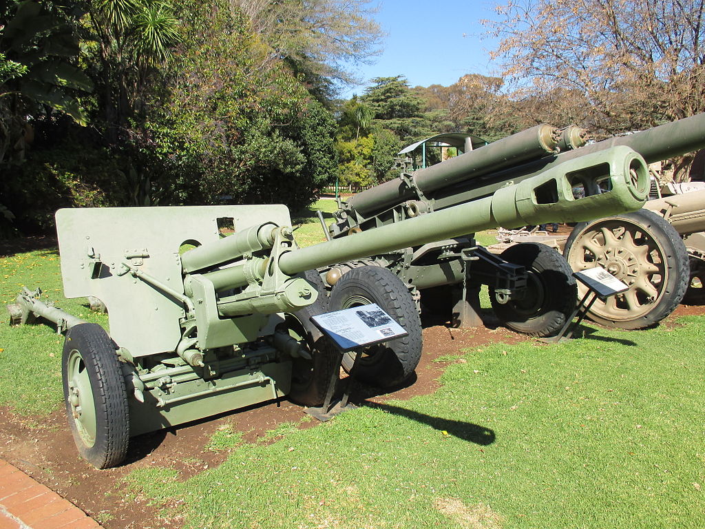 Zis-3_Towed_Gun_(BB).jpg