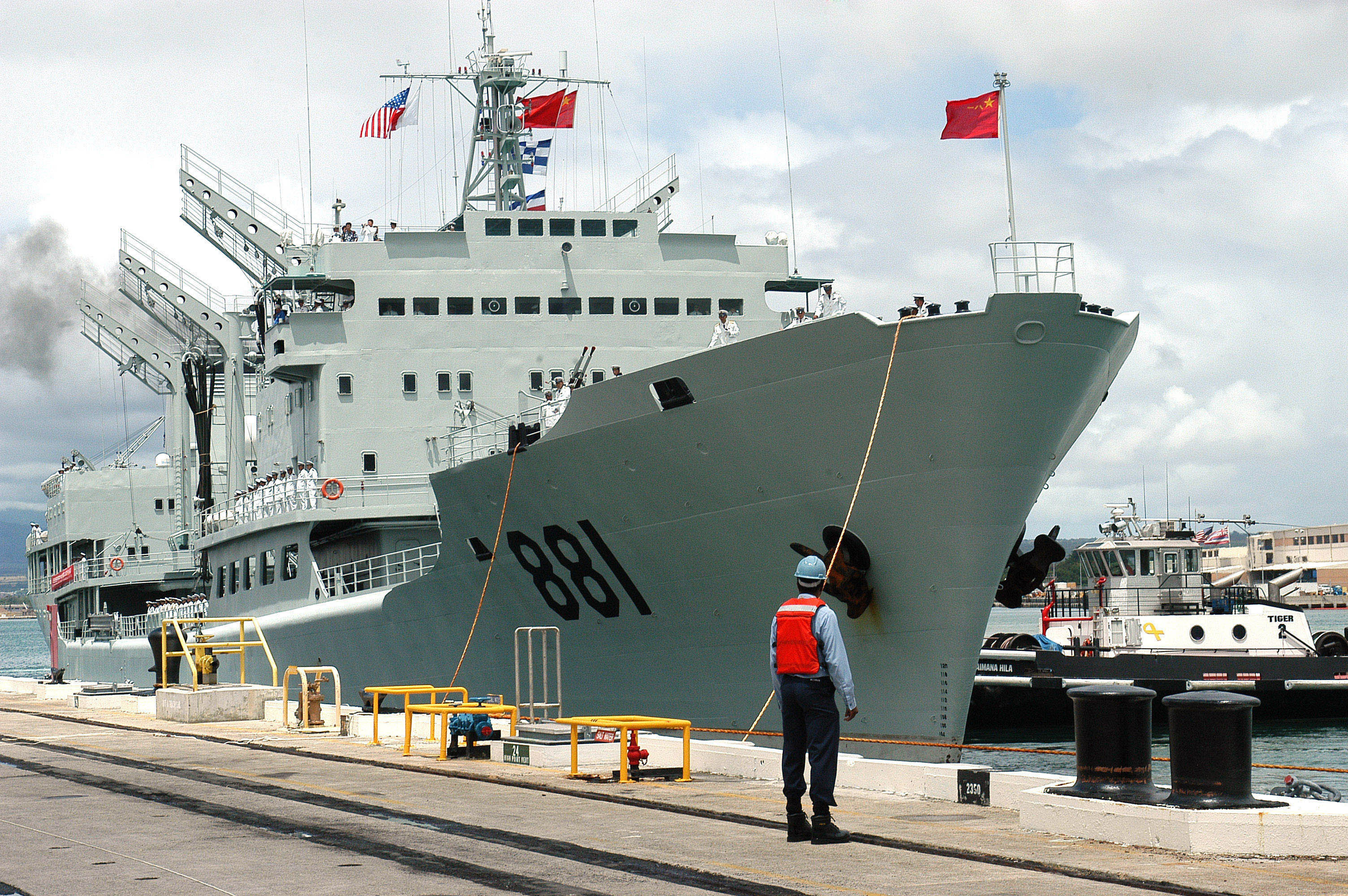 Type_905_replenishment_tanker(A).jpg