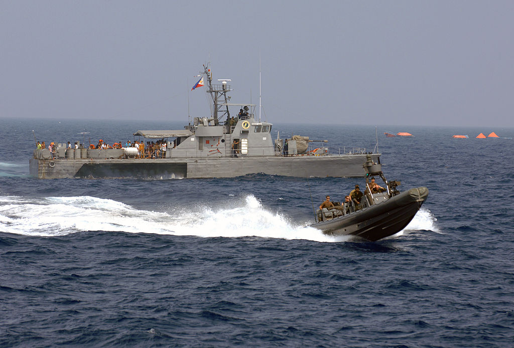 Chamsuri-class_patrol_boat(C).jpg
