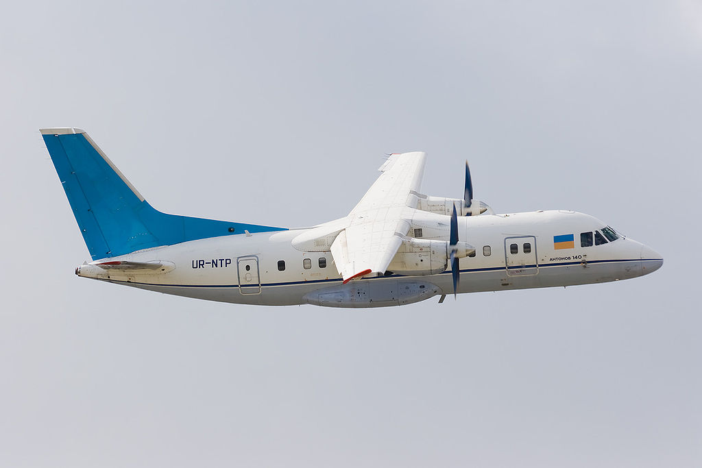 Antonov_An-140_(AA).jpg