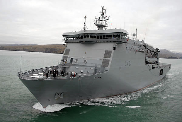 HMNZS-Canterbury_(B).jpg