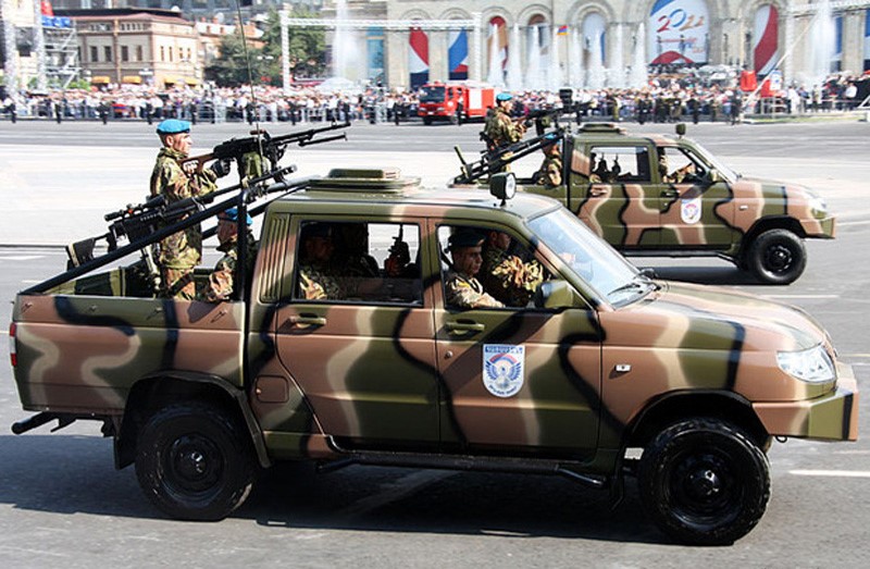 UAZ_Patriot_Russian_4x4_(CC).jpg