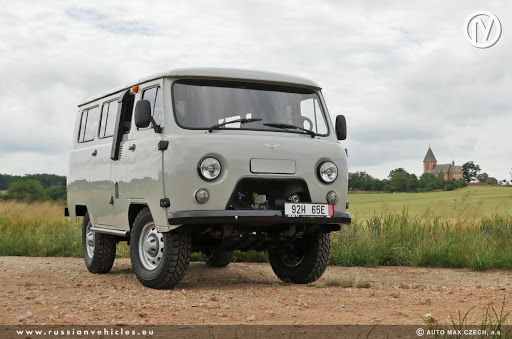 UAZ-452(B).jpg