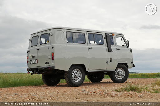 UAZ-452(C).jpg