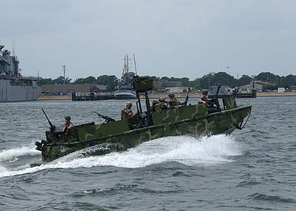 33FT_RIVERINE_ASSAULT_BOAT(A).jpg