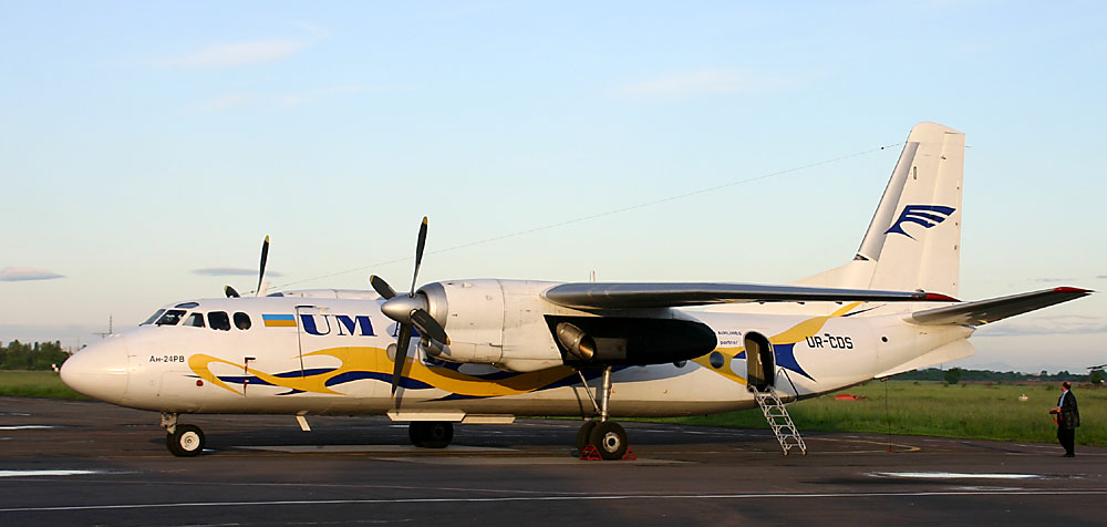 Antonov_An-24(C).jpg
