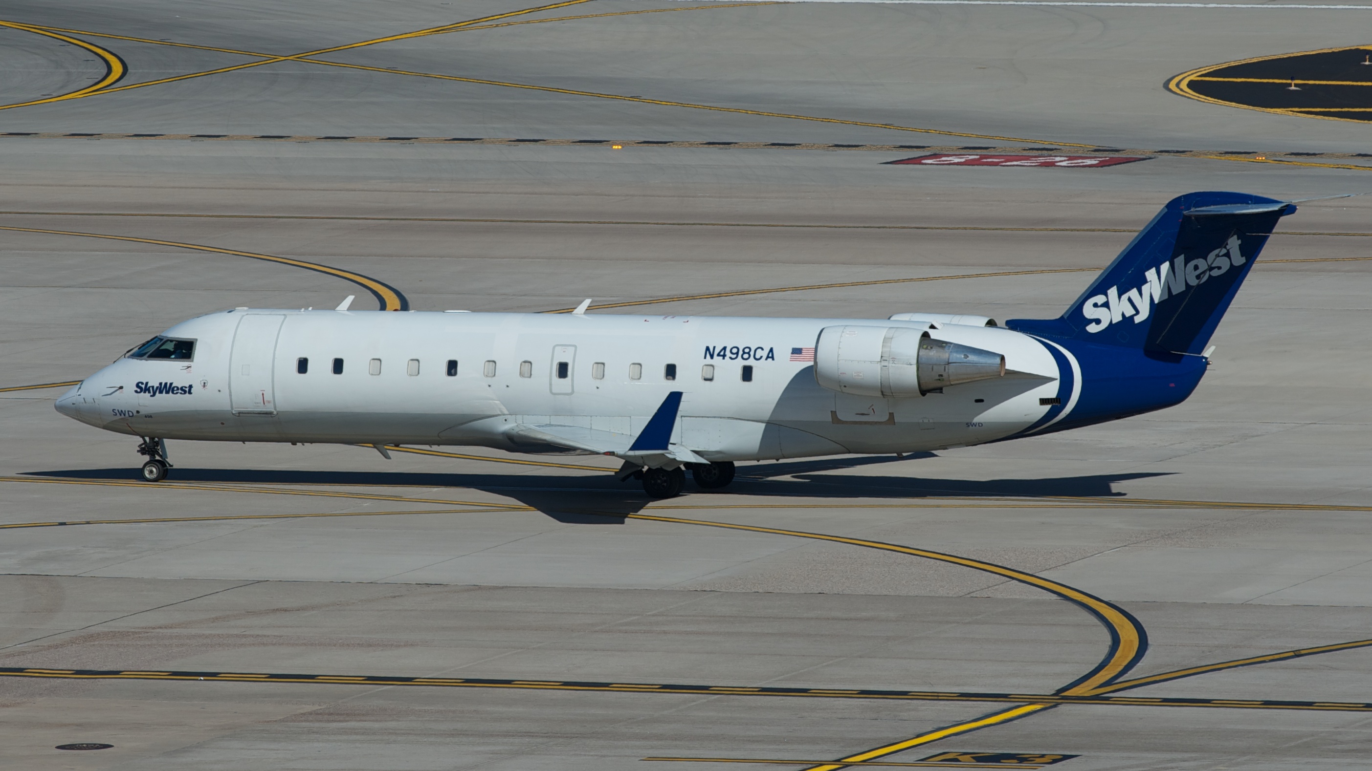 CRJ200Air(B).jpg