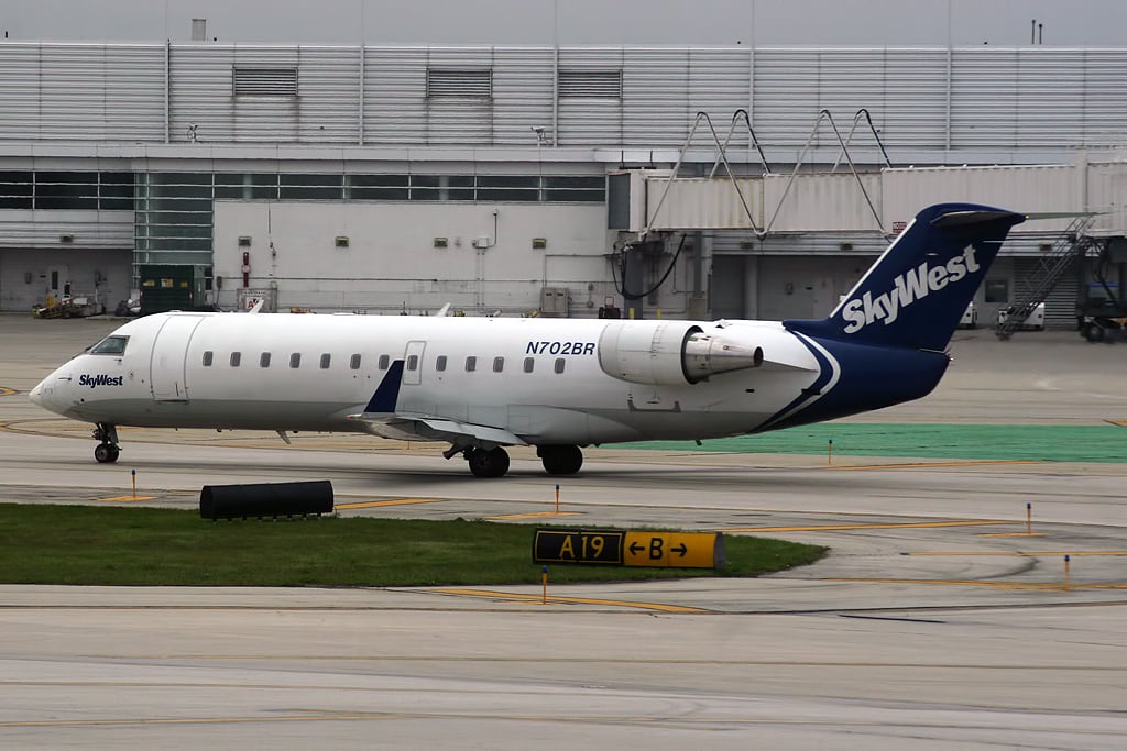 CRJ200Air(A).jpg