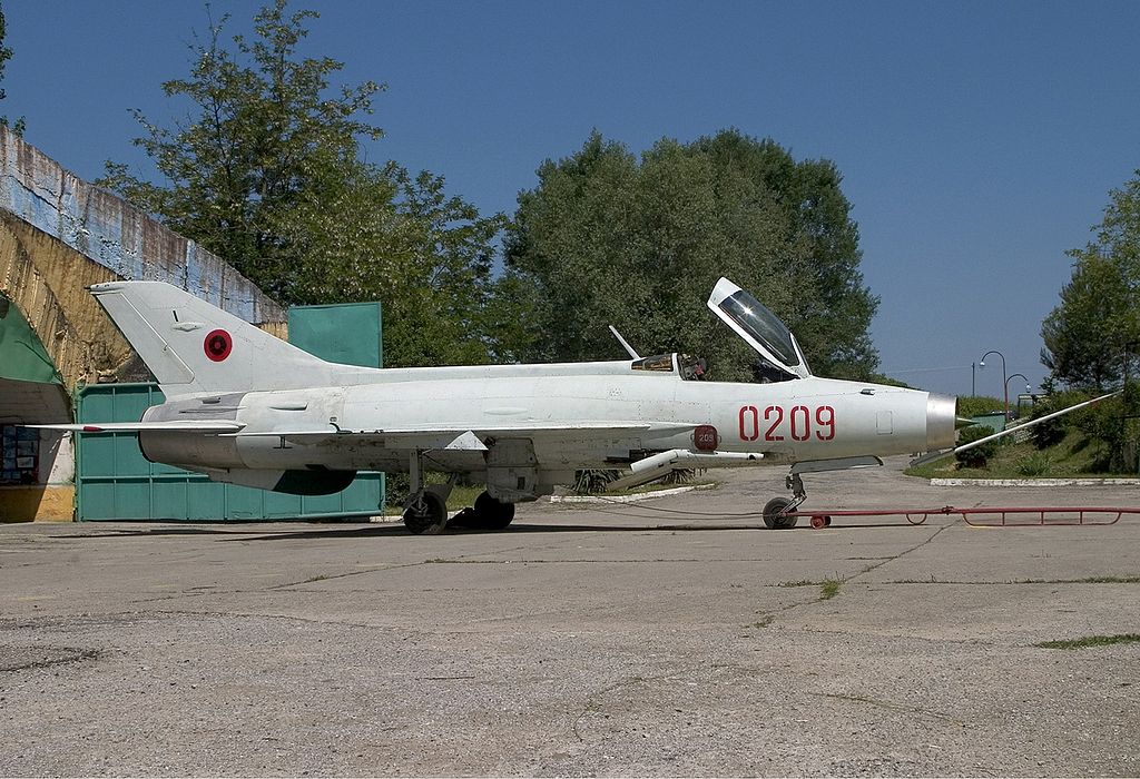Chengdu_J-7s(B).jpg
